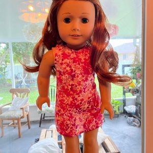 “Saige” American girl doll. Great condition just a scuff that could come off! 🩷
